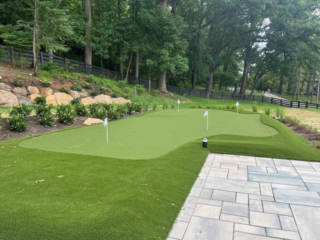 Custom backyard putting green